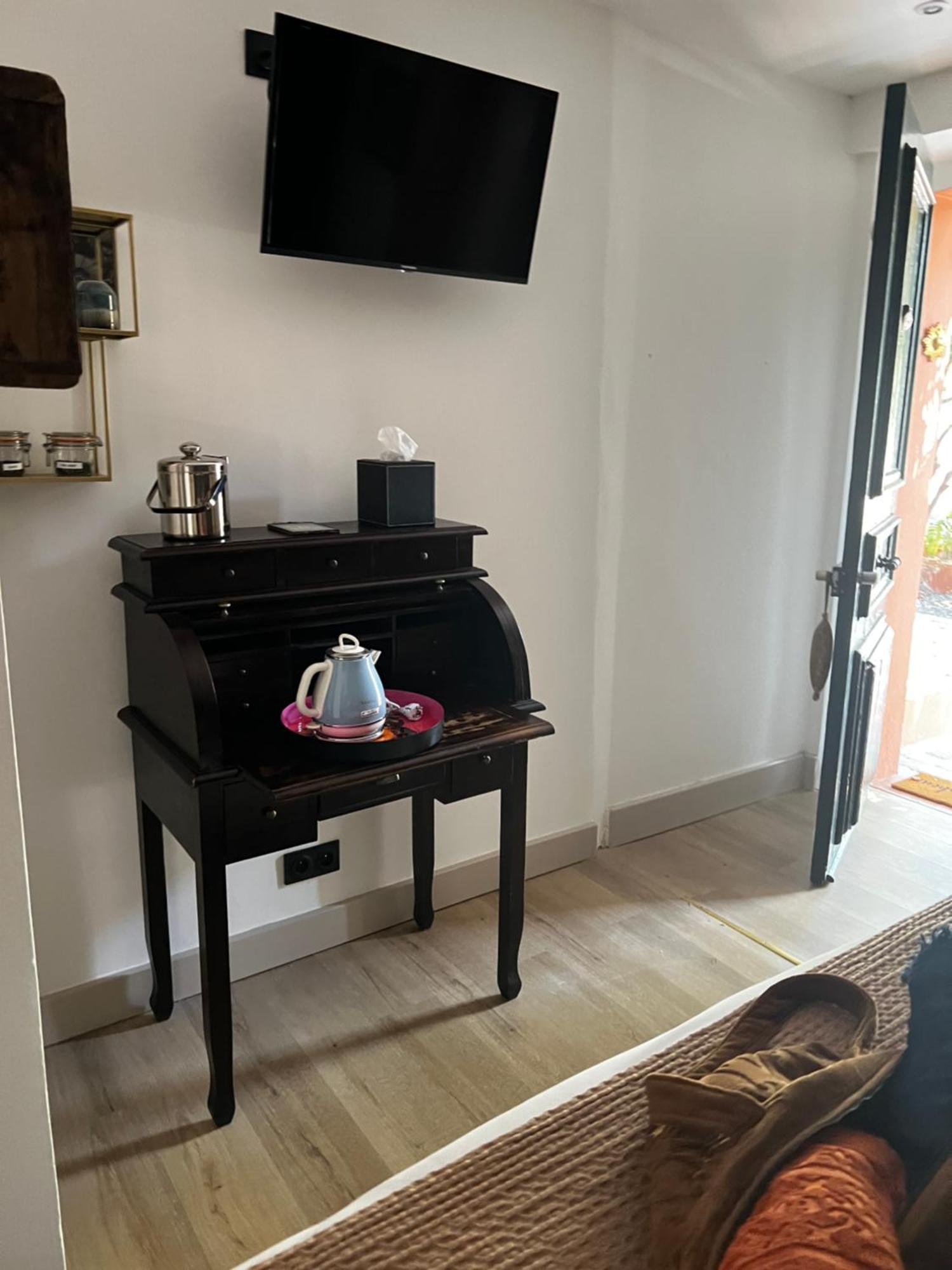 L'Intemporel سا سيرْ سور مير المظهر الخارجي الصورة